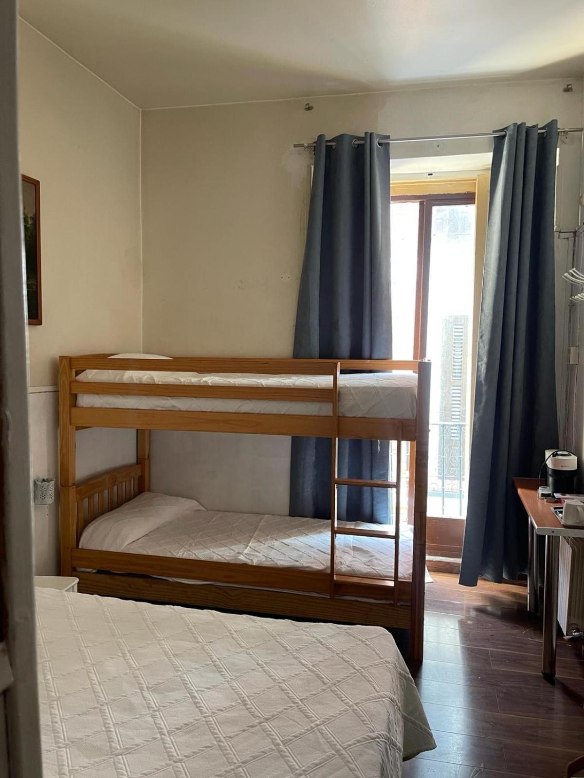 Hostal Daniel Мадрид Экстерьер фото