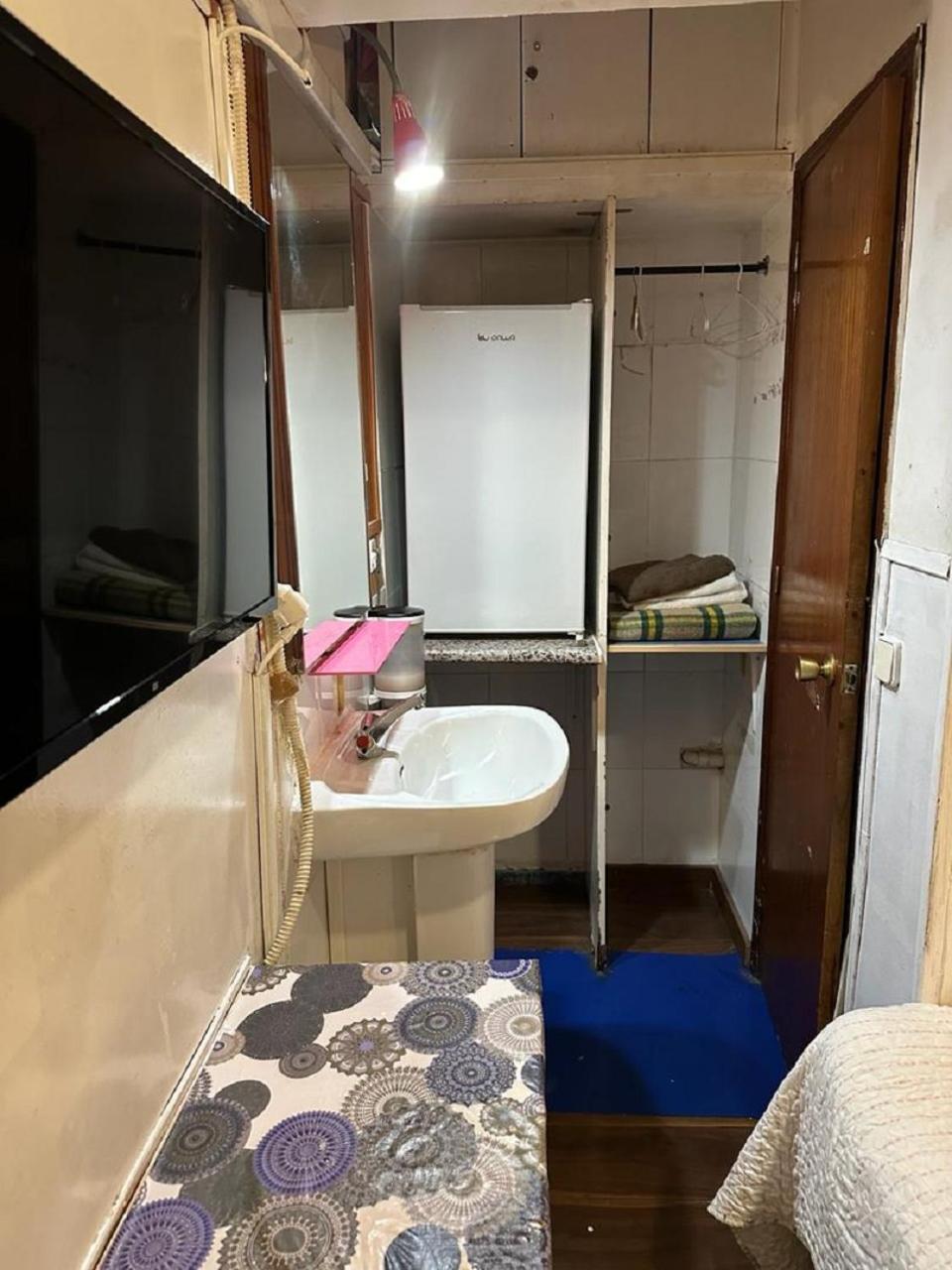 Hostal Daniel Мадрид Экстерьер фото