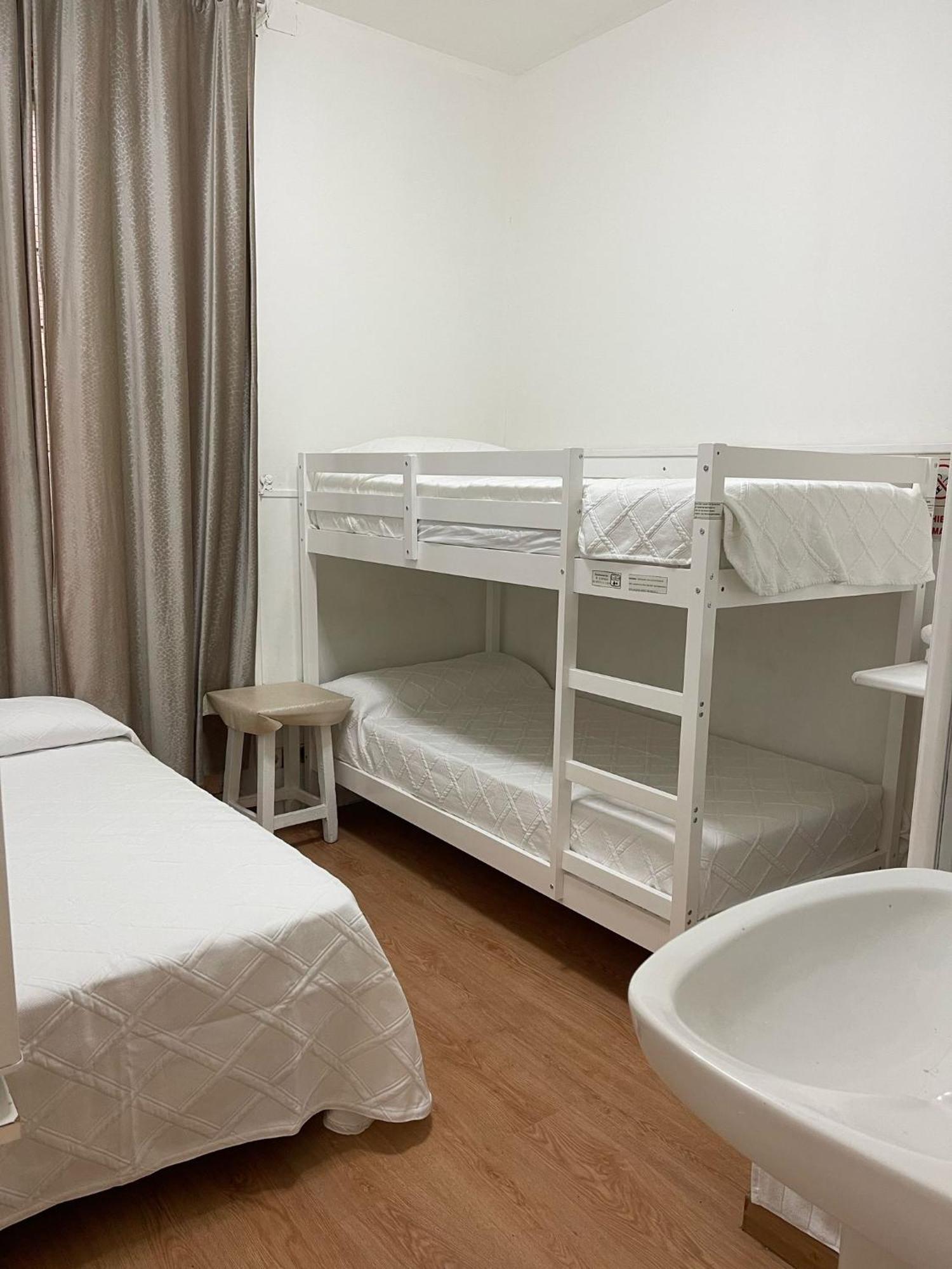 Hostal Daniel Мадрид Экстерьер фото
